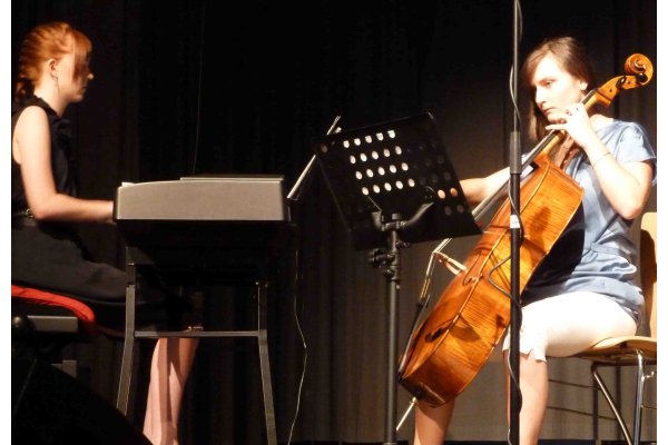 Cello - Sandra Karrer / Klavier - Dina Fuchß